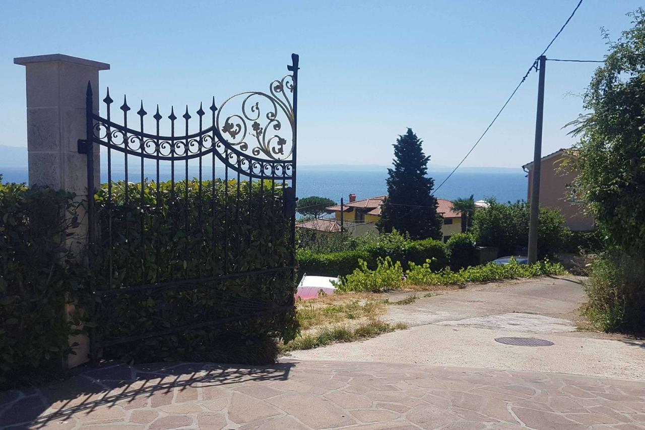 Family Friendly Apartments With A Swimming Pool Lovran, Opatija - 14178 Eksteriør bilde