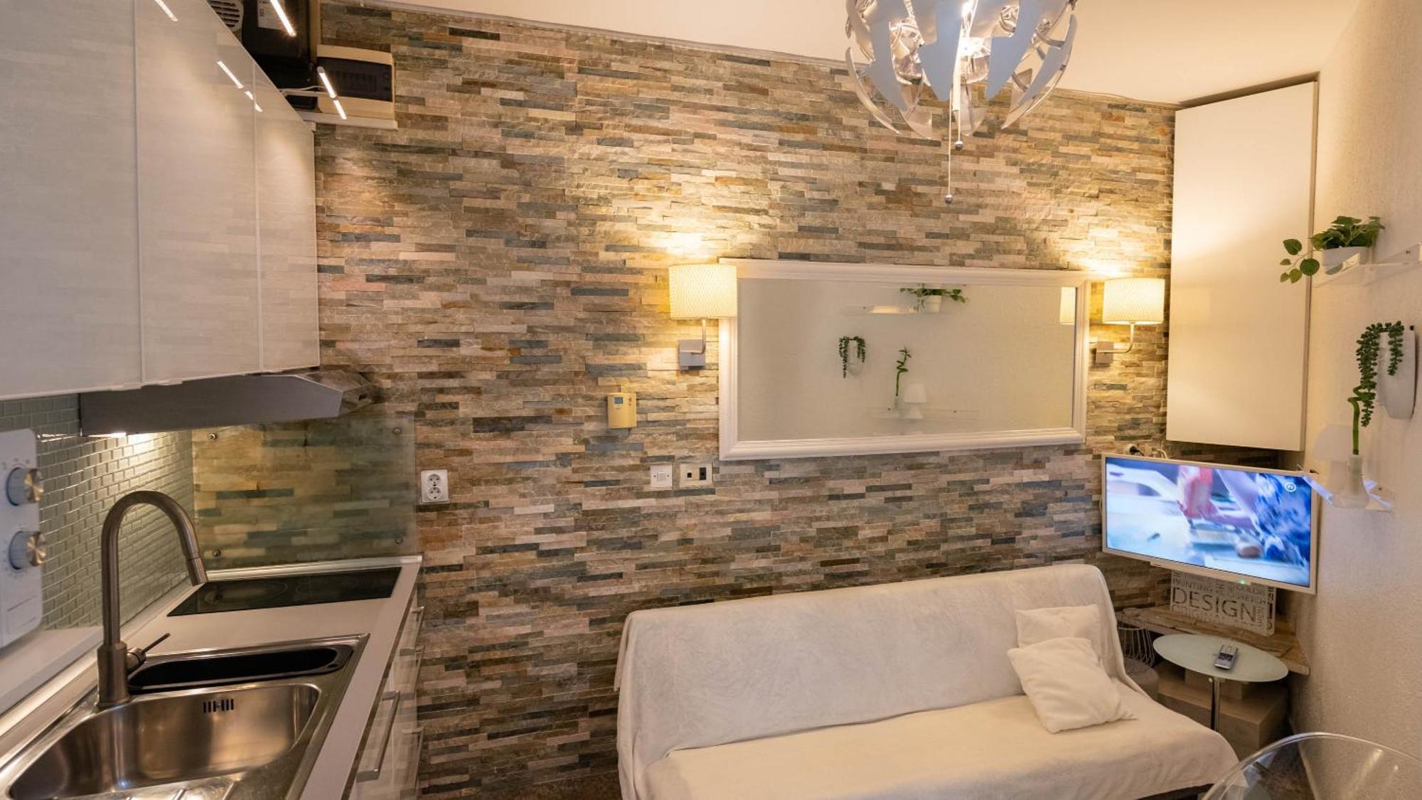 Family Friendly Apartments With A Swimming Pool Lovran, Opatija - 14178 Rom bilde