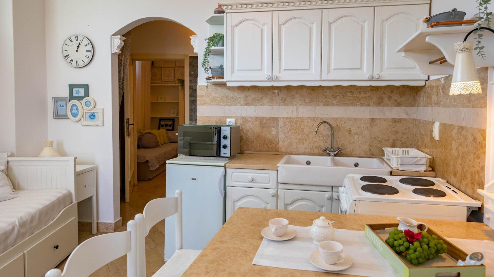 Family Friendly Apartments With A Swimming Pool Lovran, Opatija - 14178 Rom bilde