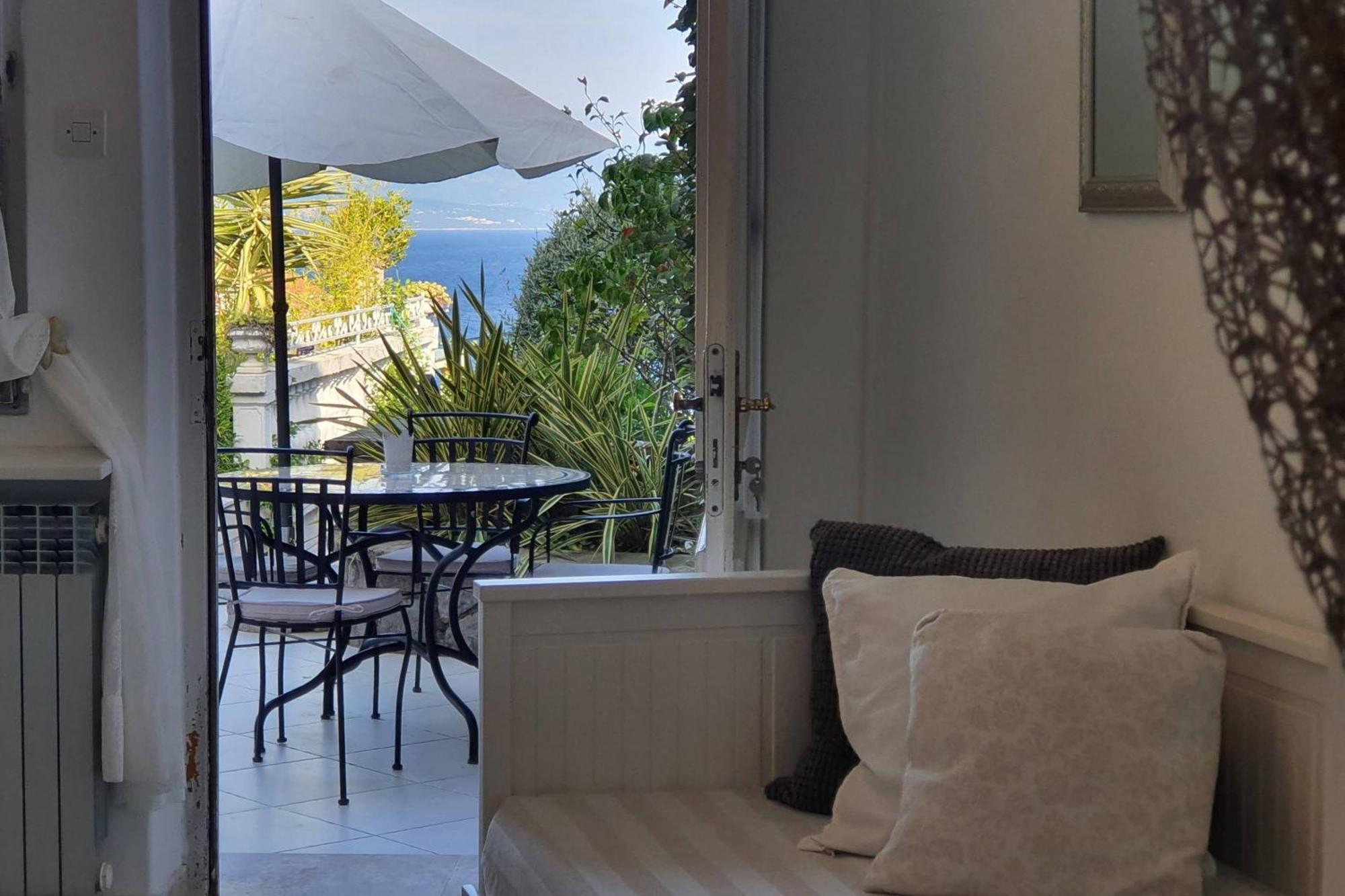 Family Friendly Apartments With A Swimming Pool Lovran, Opatija - 14178 Rom bilde