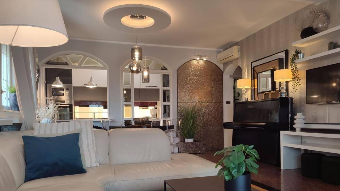 Family Friendly Apartments With A Swimming Pool Lovran, Opatija - 14178 Rom bilde